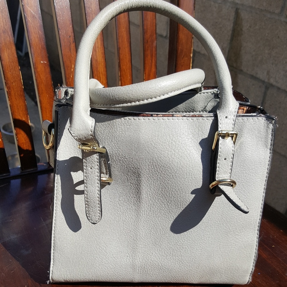 Grey 4 × 4 Purse