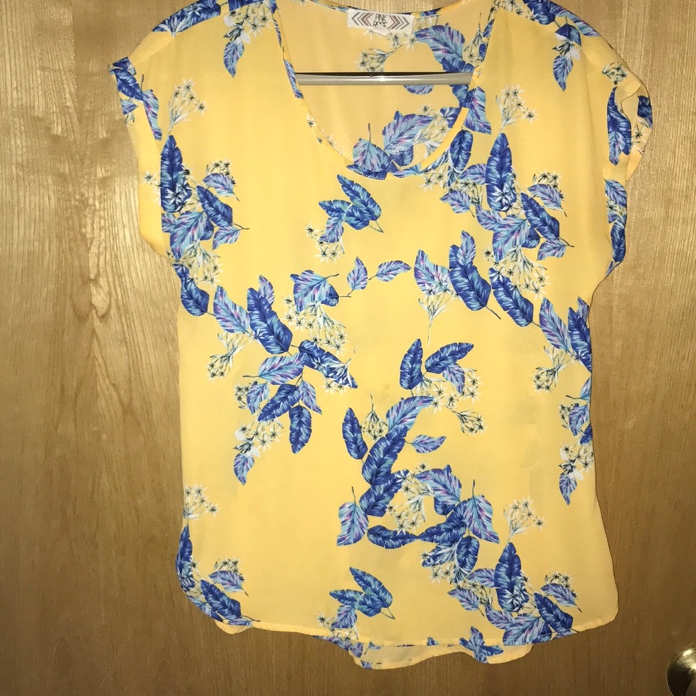 PINK ROSE yellow and blue top size small.