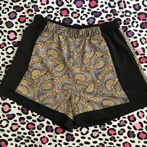 Very cute woven shorts
