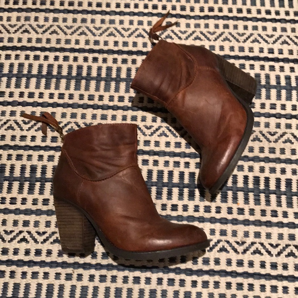 Steve Madden Radioo booties in cognac sz 8.5