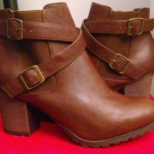 Chuncky heel ankle boots