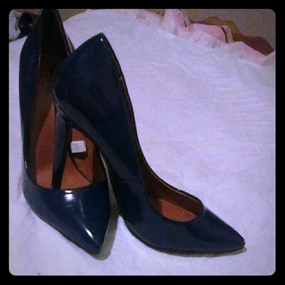Cute, dark blue heels - Picture 1 of 2