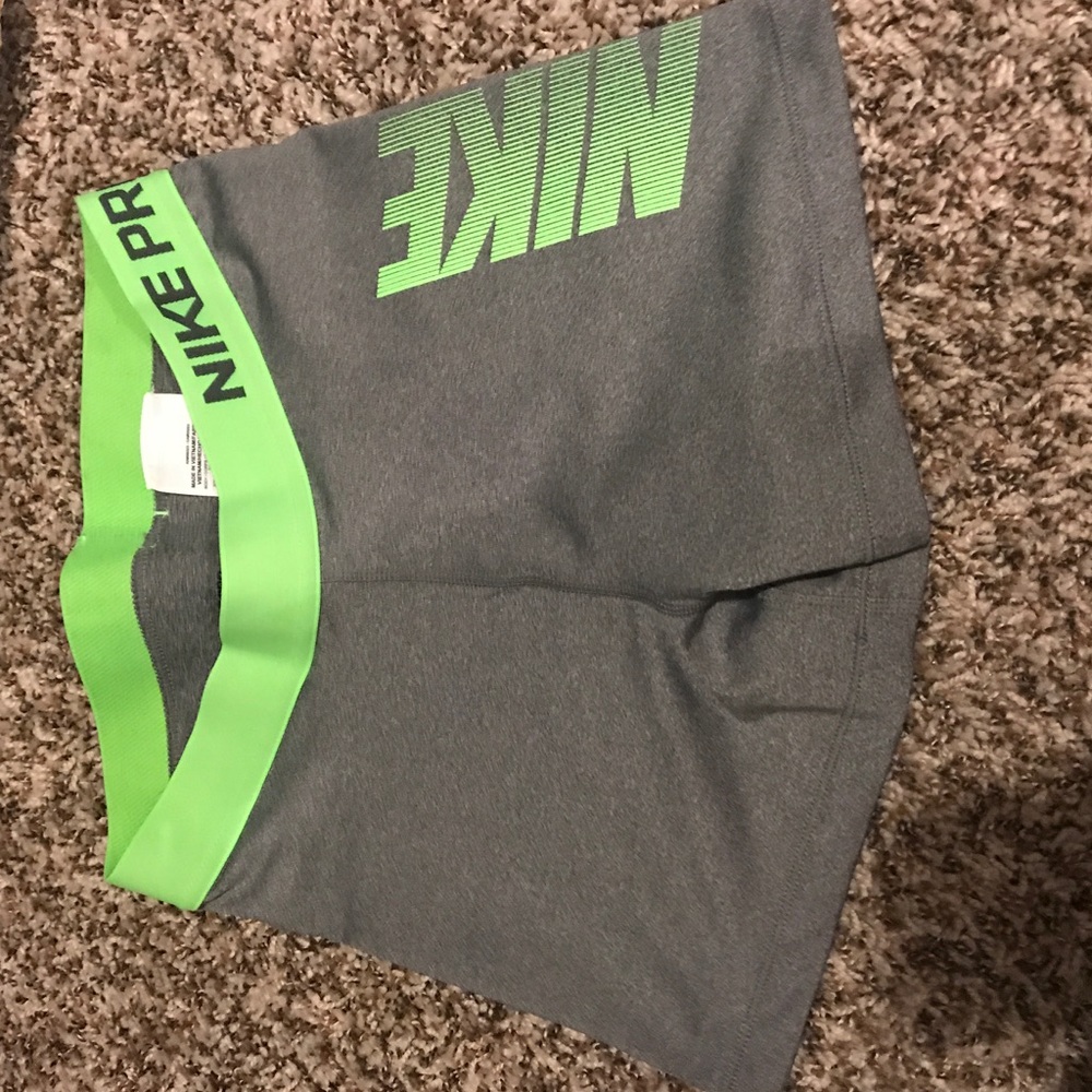 NWOT 3" Nike pro compression shorts
