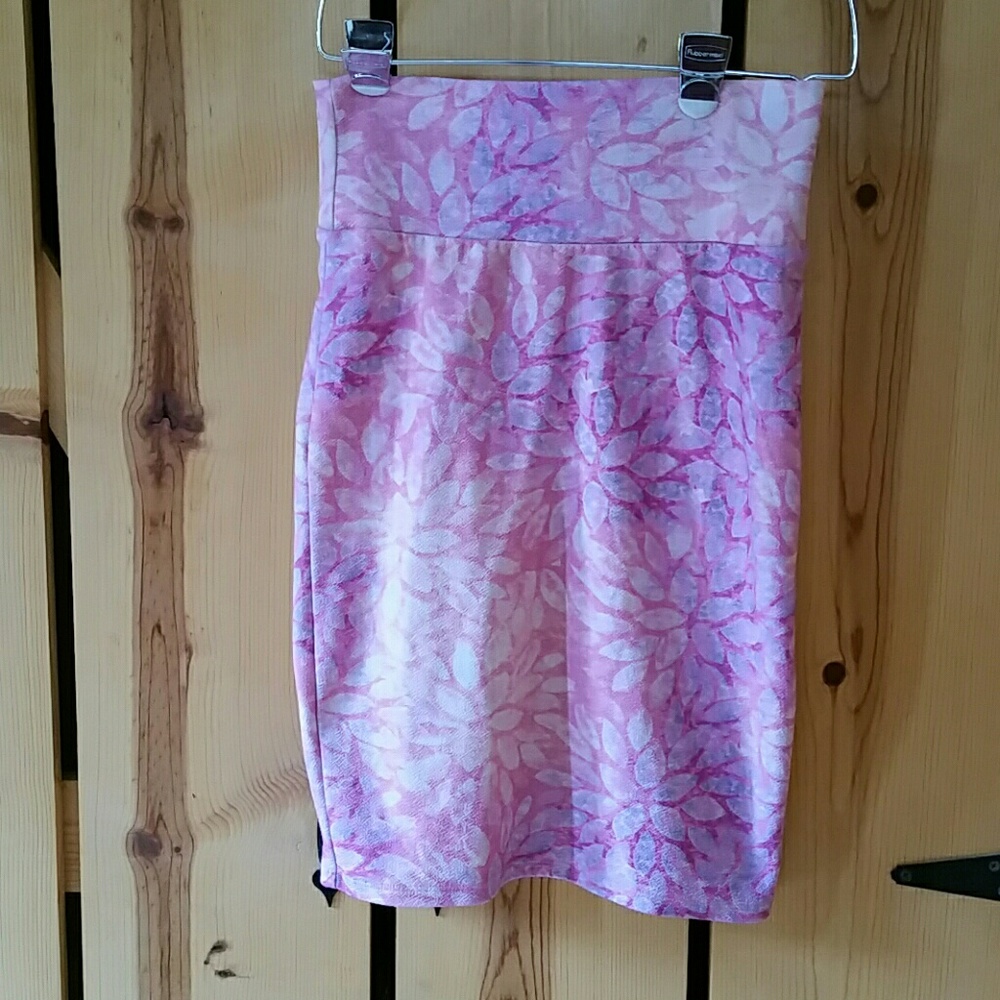Pink pencil skirt