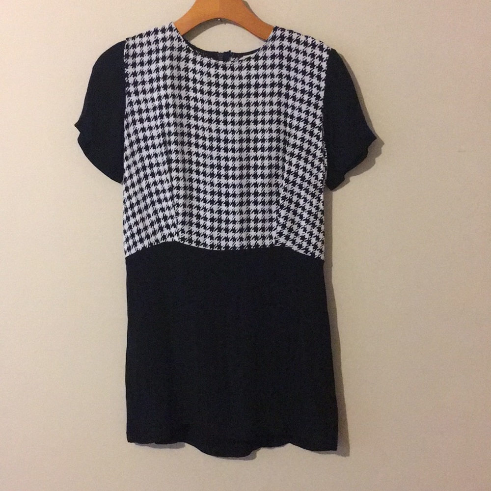 BLACK & WHITE MINI DRESS