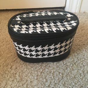 Houndstooth makeup bag
