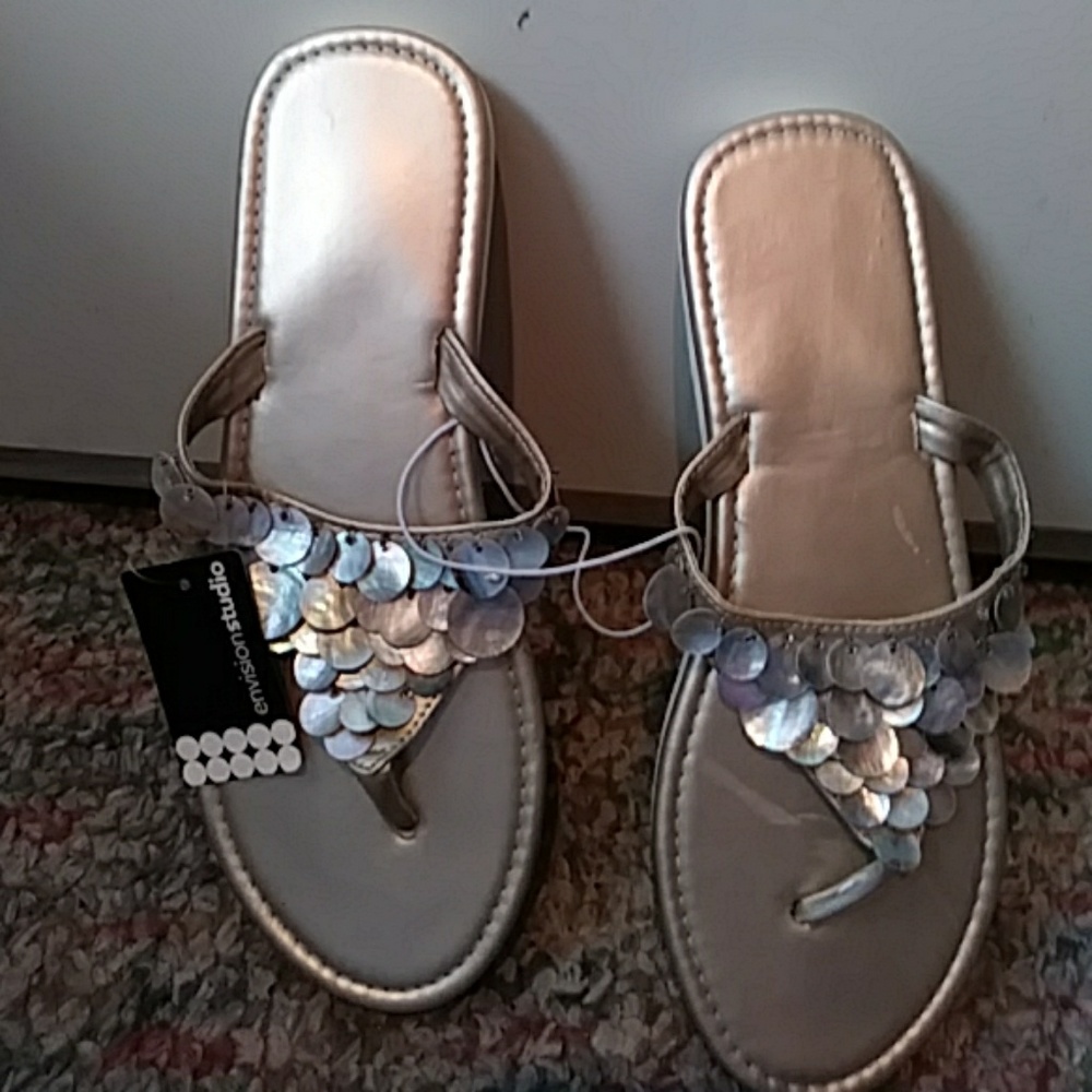 Fancy Flip-Flops with Shell Decoration