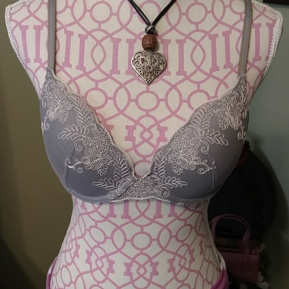 VS feminine bra