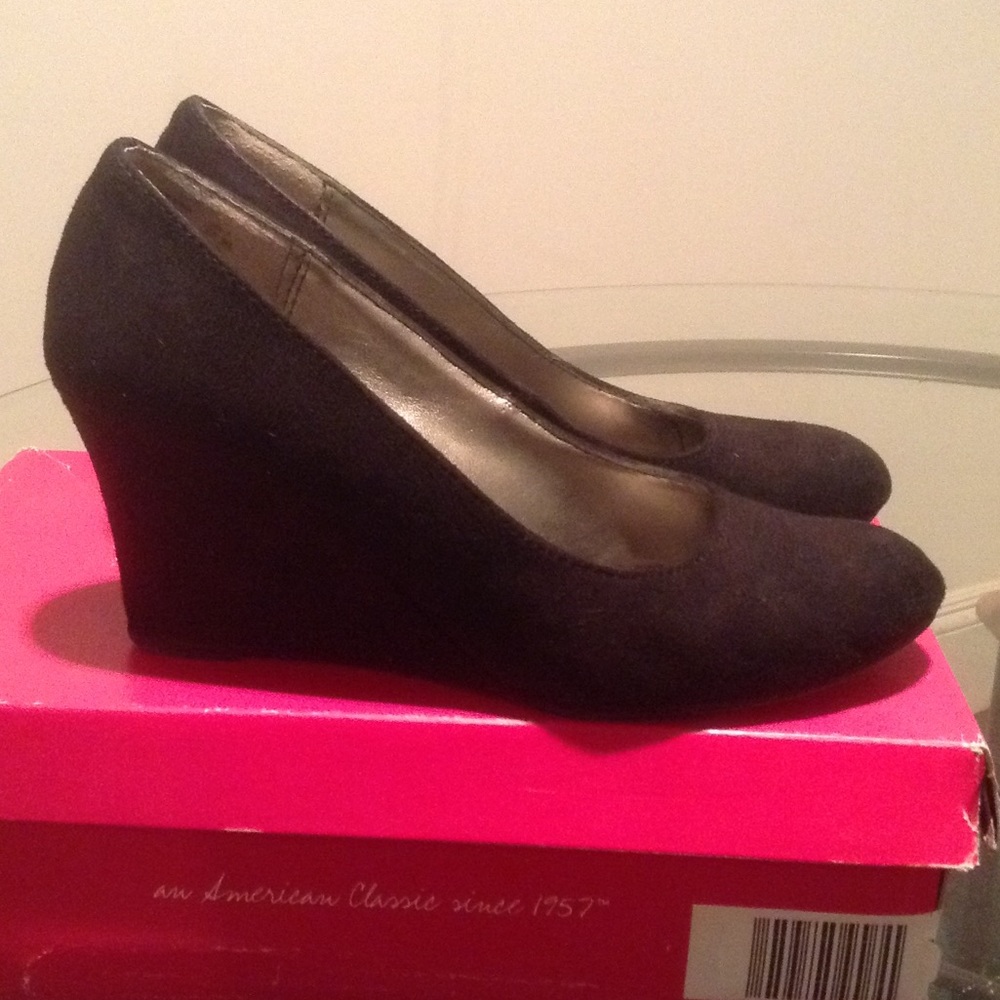 LAST CALL! Black Wedges