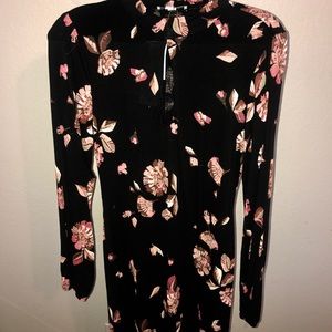 Black long sleeve floral dress! 👗 M/L fit.