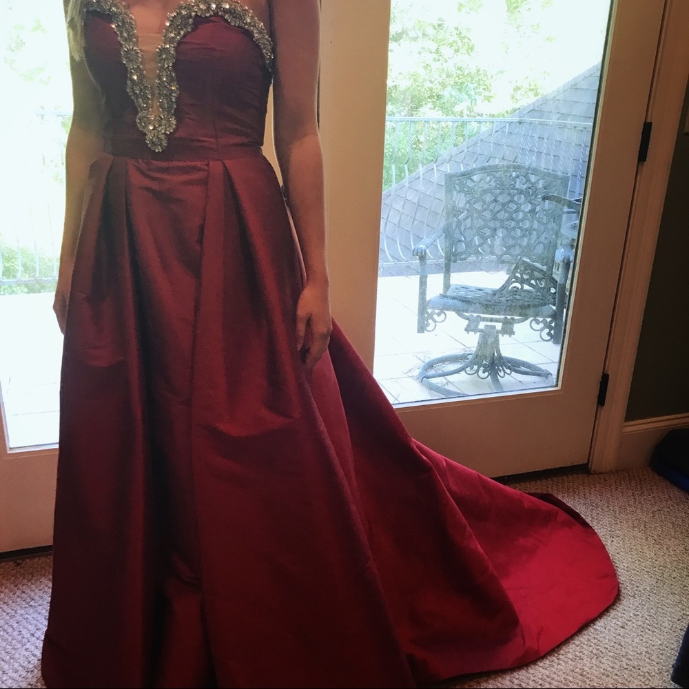 Custom-made Red evening gown for Prom or Pageant - Picture 3 of 6