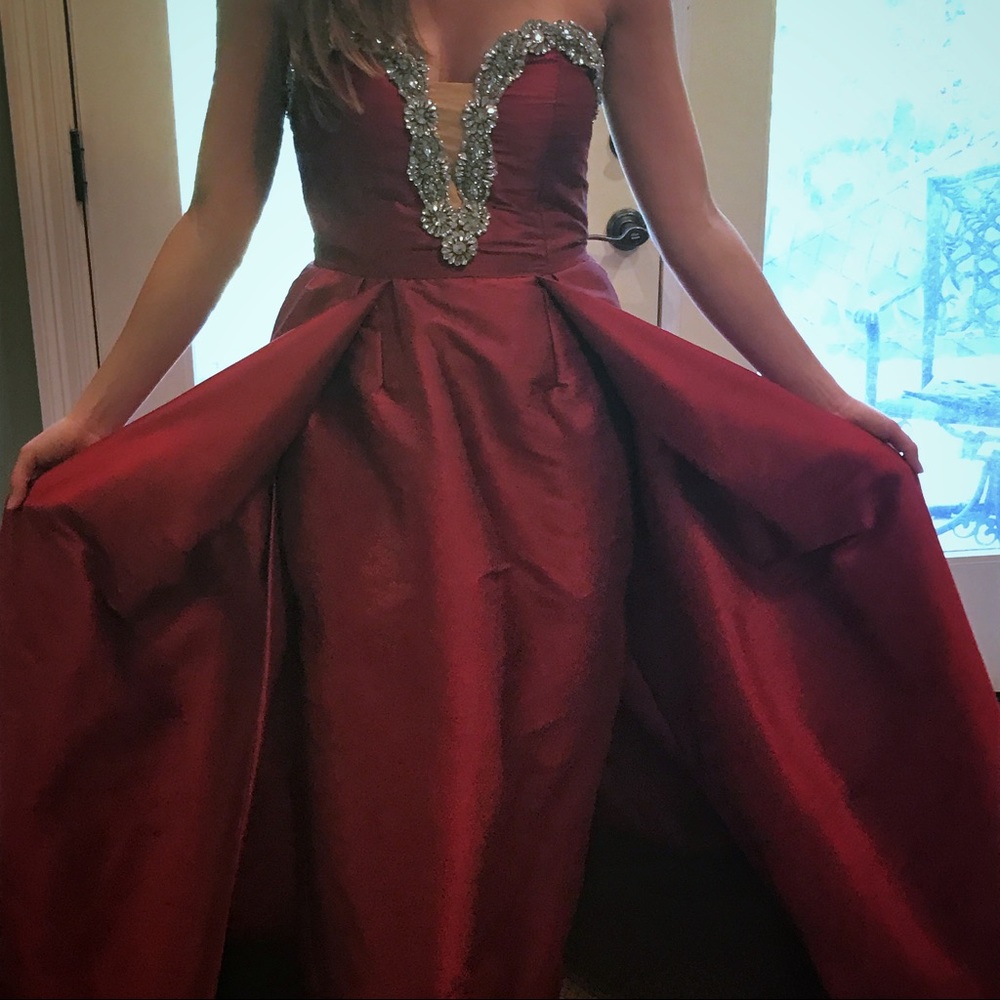 Custom-made Red evening gown for Prom or Pageant - Picture 4 of 6