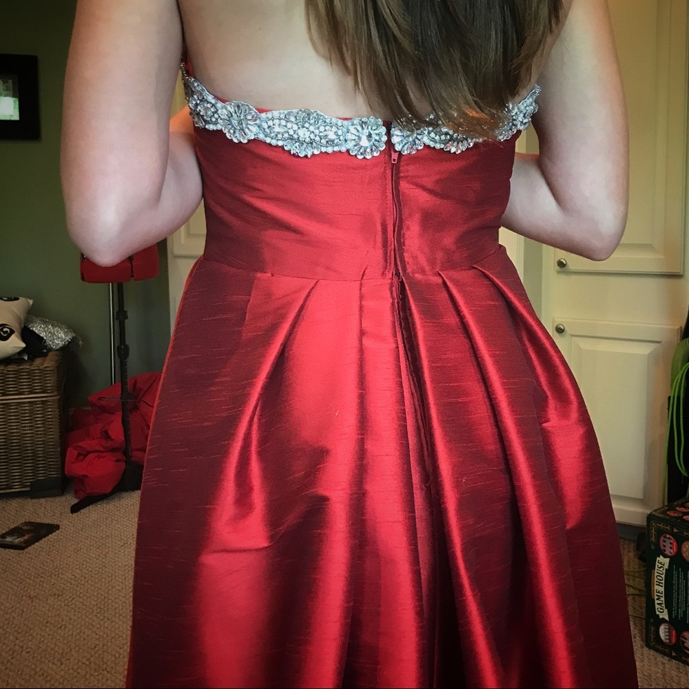 Custom-made Red evening gown for Prom or Pageant - Picture 5 of 6