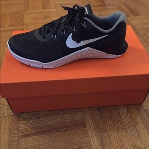 Nike Women's Metcon 3 Sneakers - 8.5