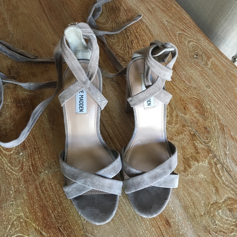 Steven Madden lace-up Christey sandal. Sz 7.5