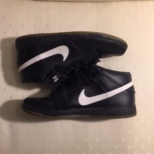 Nike Dunk SB Mid