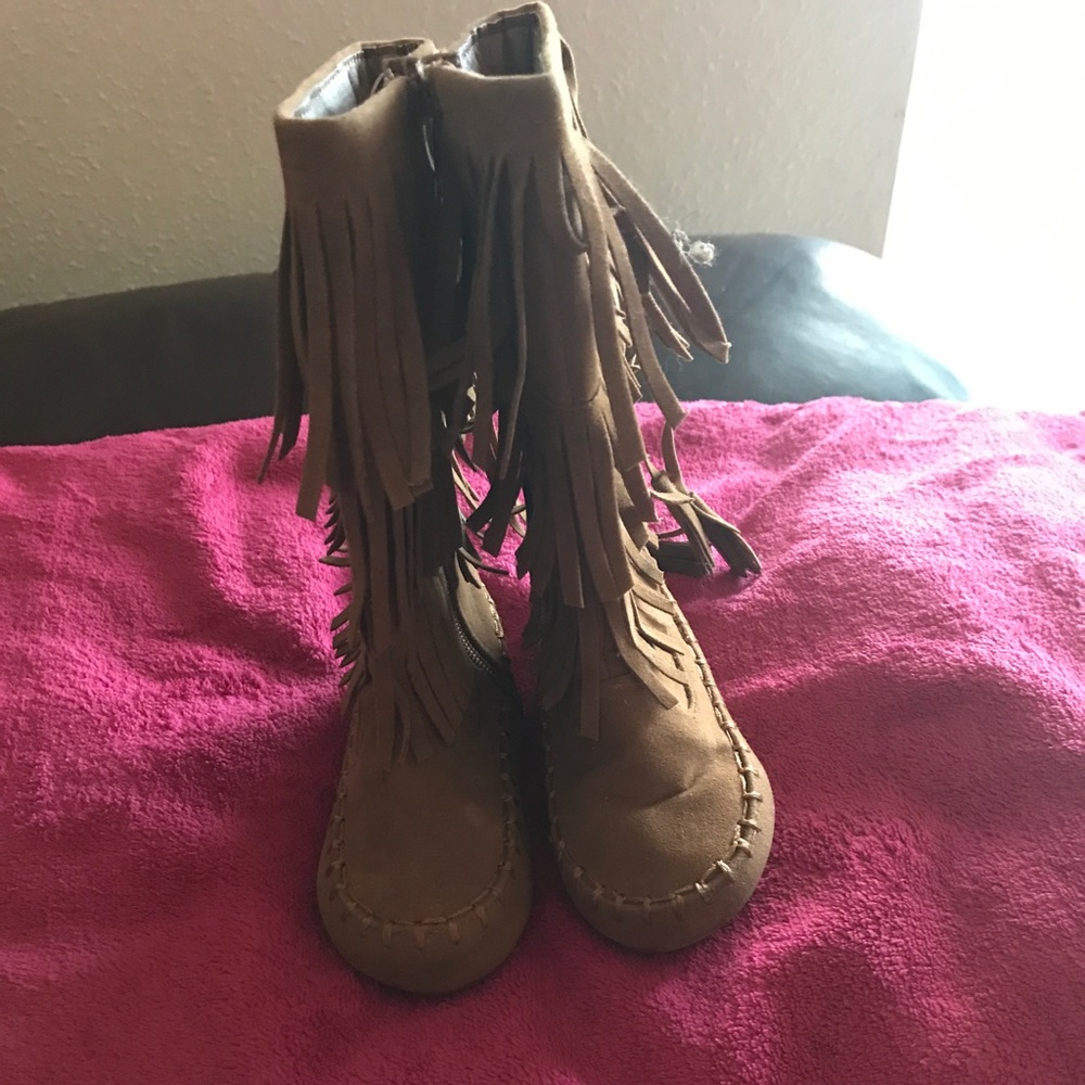 Tassel moccasin boots