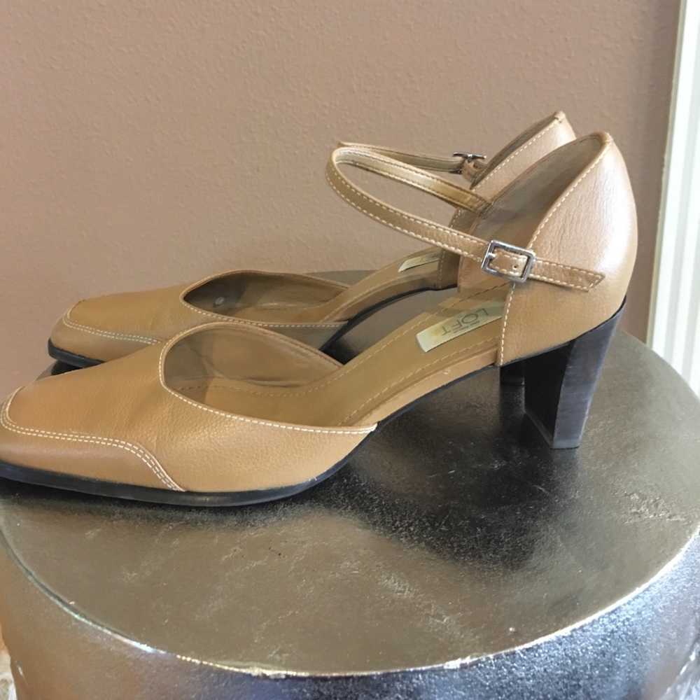 ANN TAYLOR LOFT Camel Heel w/ankle Strap