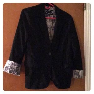 Decorative lined blazer