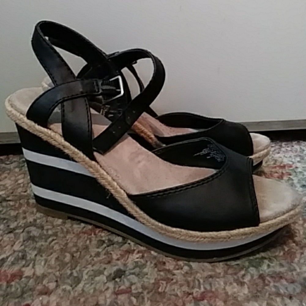Old Navy Striped Wedge Sandels