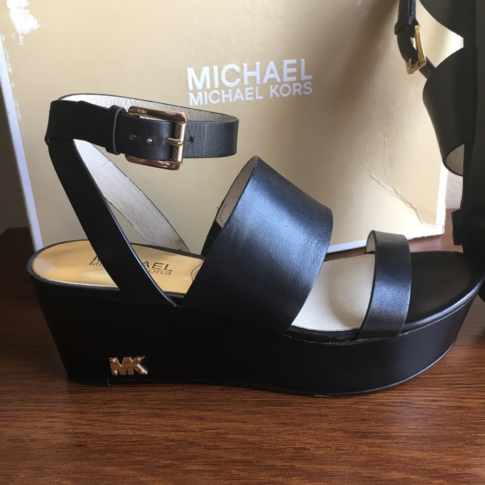 NWT Michael Kors Sandie Posey Platform Sandals Black Leather