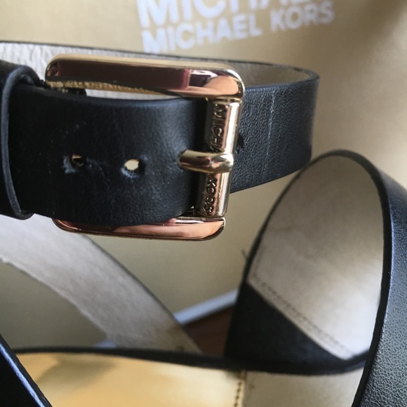 NWT Michael Kors Sandie Posey Platform Sandals Black Leather