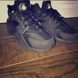 All black huaraches