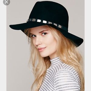 BRAND NEW FREE PEOPLE HAT!