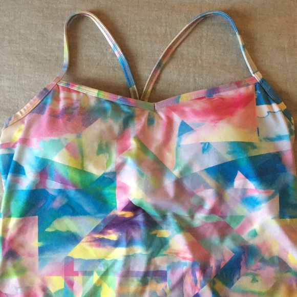 Workout top - Picture 2 of 3