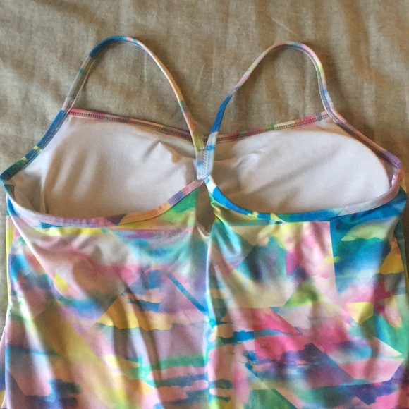 Workout top - Picture 3 of 3