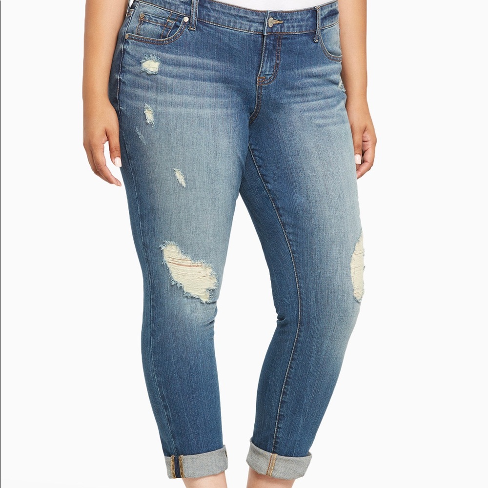 Torrid Boyfriend Jeans with Destruction - Sz 26