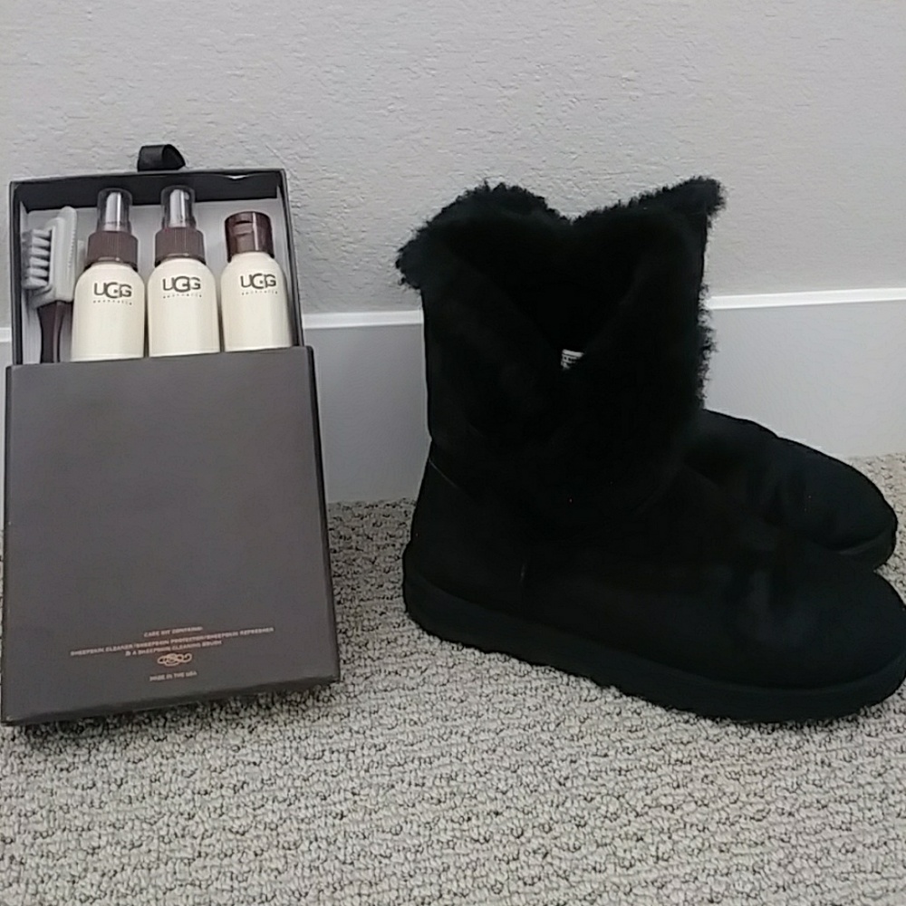 Ugg short fold over boots WITH complete Ugg kit
