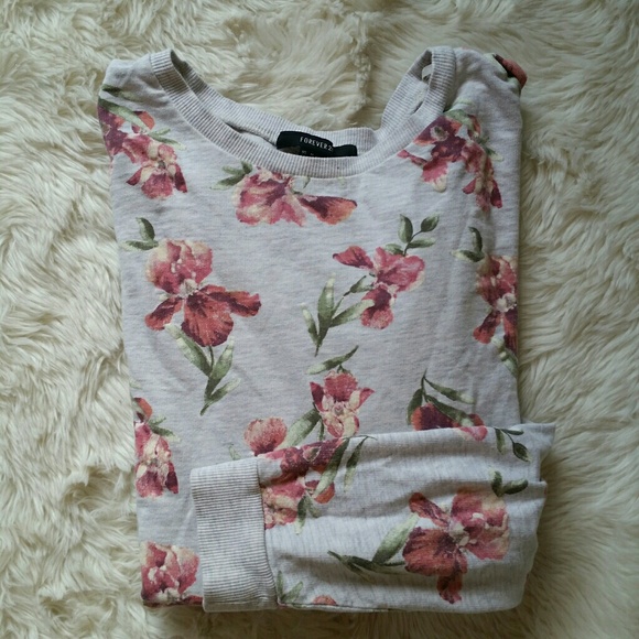Forever 21 Tops - Forever 21 Floral Longsleeve Crew Neck Size Medium