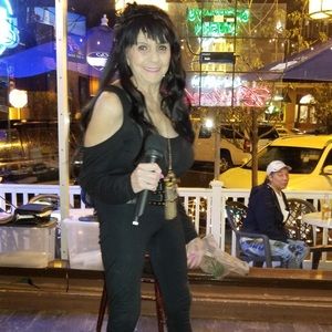 Meet your Posher, Constance