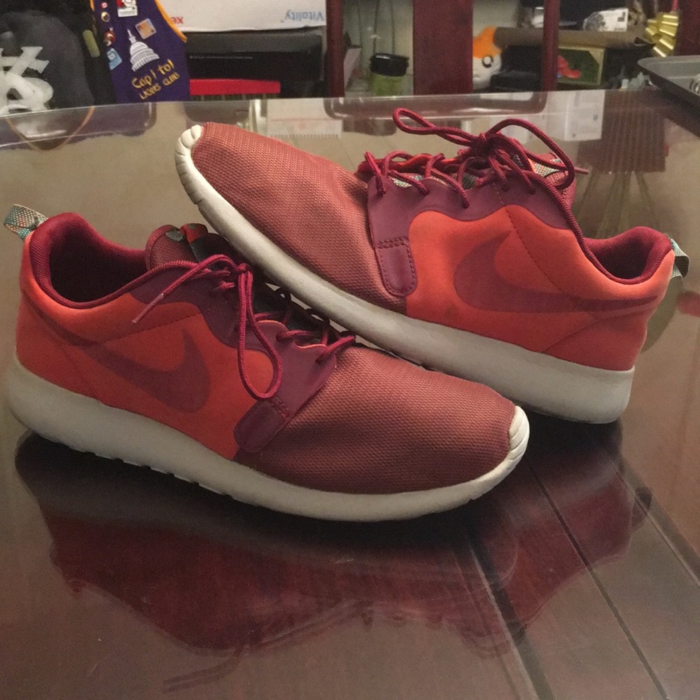 👟 Nike Roshe Run (Size 10)