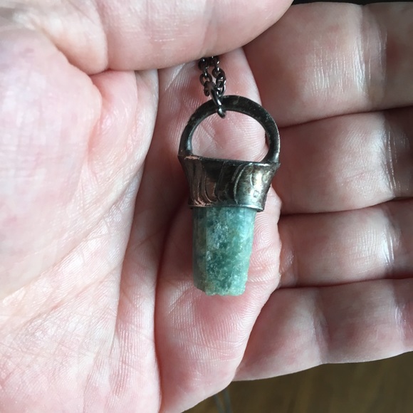 "Delphinus" Raw Aquamarine Necklace - Picture 3 of 4