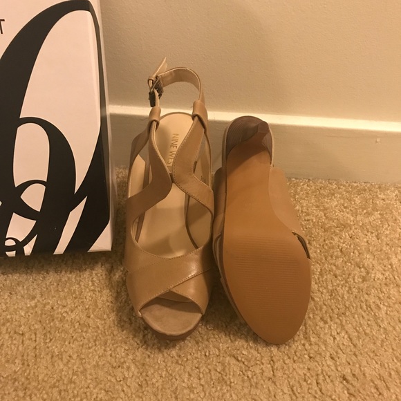 Nine West Taupe Sandals - Size 8.5 - Never Worn - Picture 3 of 8