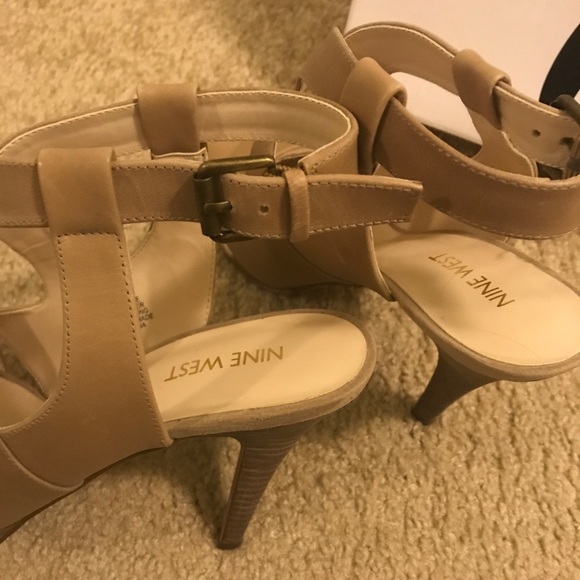 Nine West Taupe Sandals - Size 8.5 - Never Worn - Picture 5 of 8