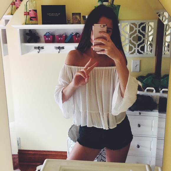 Off The Shoulder Flowy Top - Picture 1 of 2