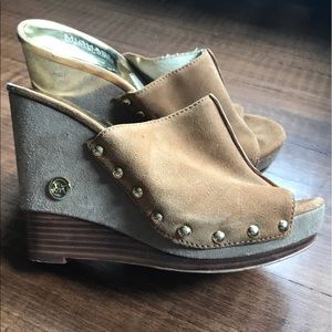 Michael Kors tan suede wedge. Sz8.5