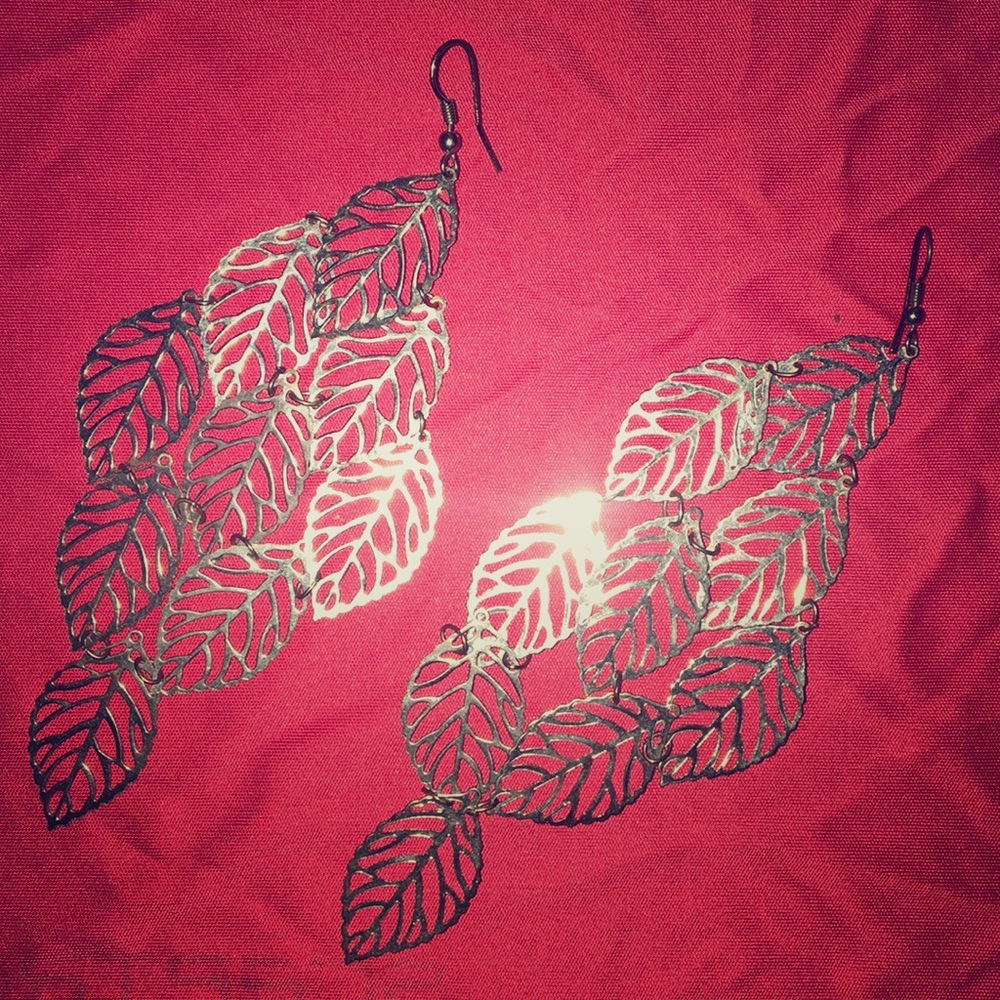 Leaf dangle earrings