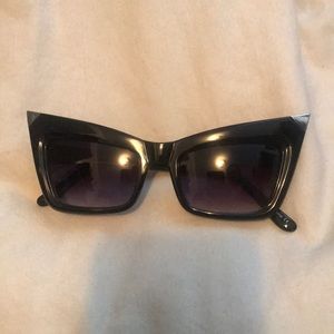 Sassy Black Cateye Sunglasses 😎