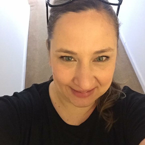 Meet your Posher, Amanda - Picture 2 of 2