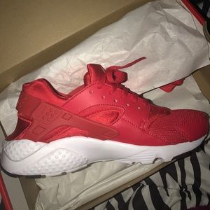 Red Nike Huaraches