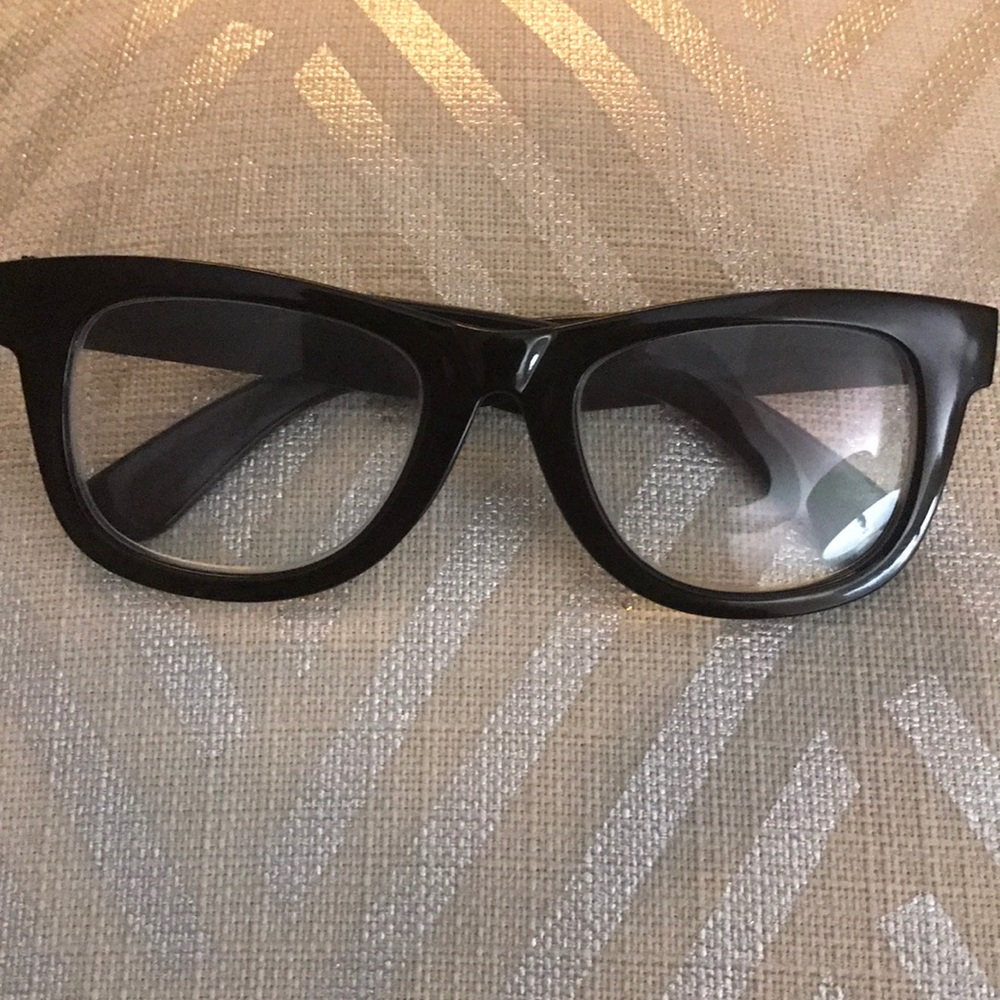 Betsy Johnson Readers +2.00