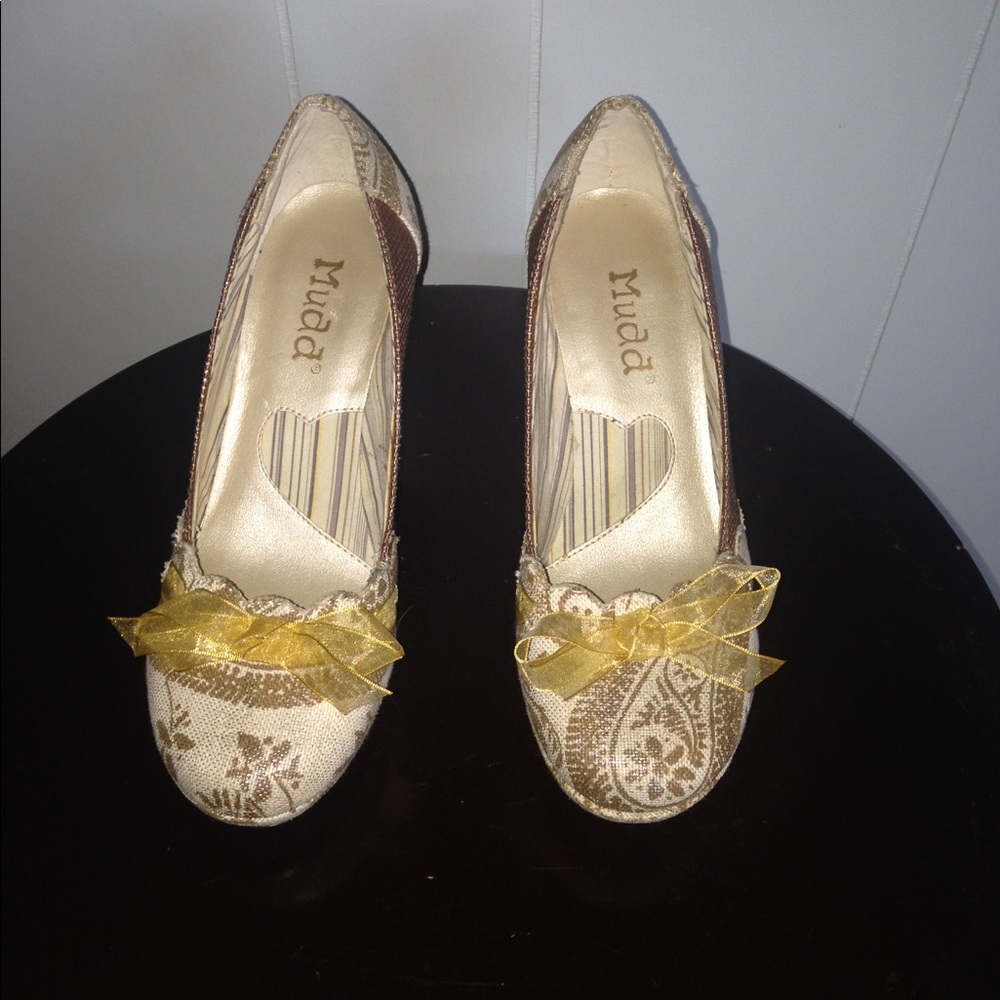 Adorable unique gold and white heels