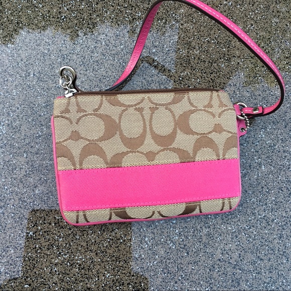 Coach Handbags - FLASH SALE 💯 Authentic Coach Wristlets