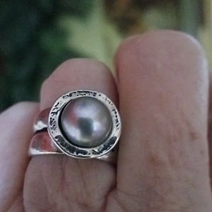A faux grey pearl ring with mauve hues.