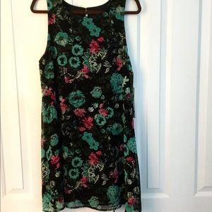 Pretty floral dress from Kensie. NWT.