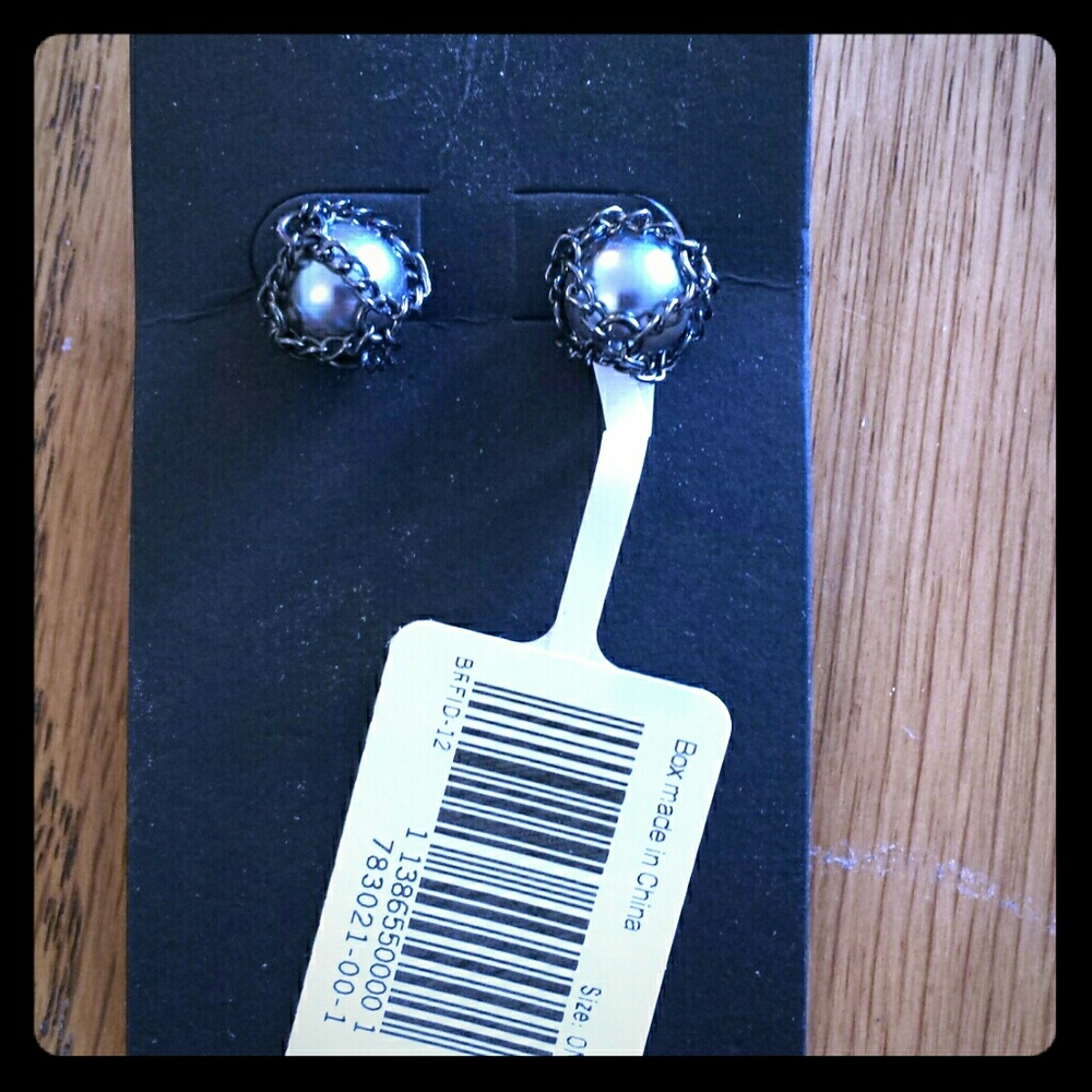 NWT Gray Pearl Earring Studs With Chain Details
